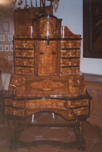 Sekretera (TABERNAKEL) frankoska. Okoo 1760r. Po renowacji